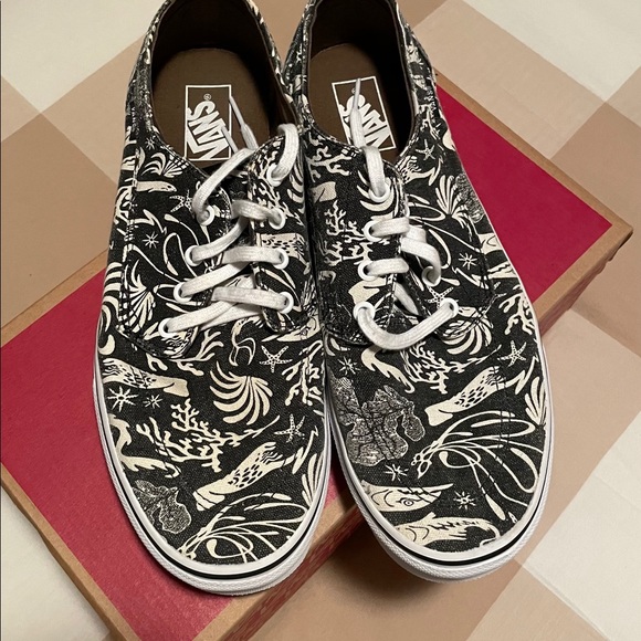 Vans - Picture 3 of 3